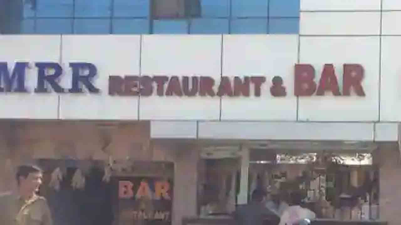 వ‌న‌స్థ‌లిపురంలో భారీ దోపిడీ.. బార్ ఓన‌ర్ నుంచి రూ. 2 కోట్లు చోరీ