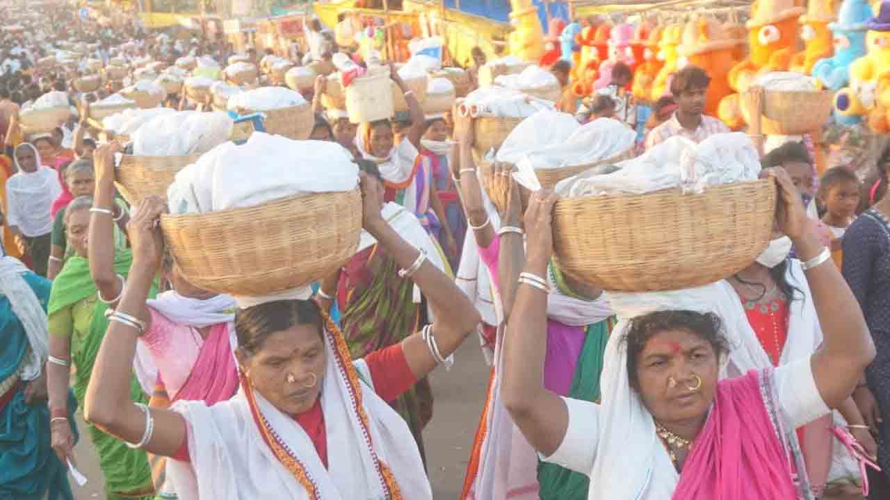 ముగిసిన నాగోబా జాతర.. స్వ‌గ్రామాల‌కు బ‌య‌ల్దేరిన మెస్రం వంశీయులు