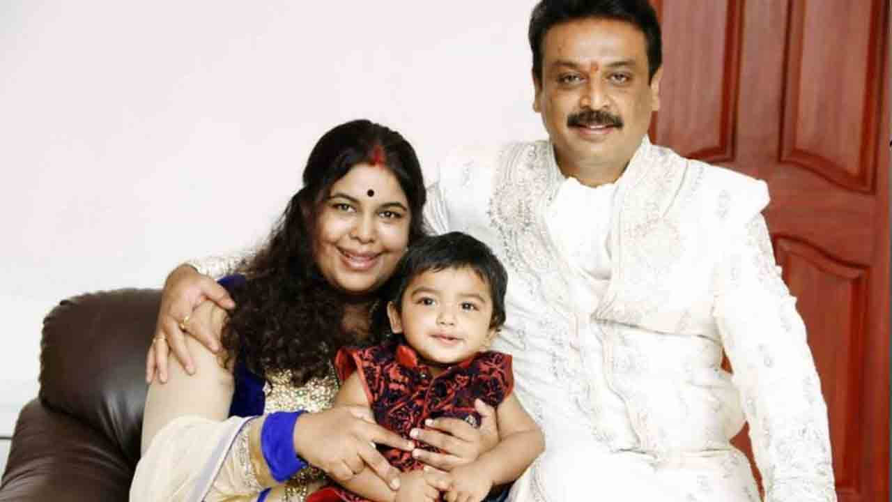 నా కొడుకుకి మాటిచ్చాను.. అతనికి విడాకులిచ్చే ప్రసక్తే లేదు.. పవిత్ర-నరేష్‌ పెళ్లి జరగనివ్వను