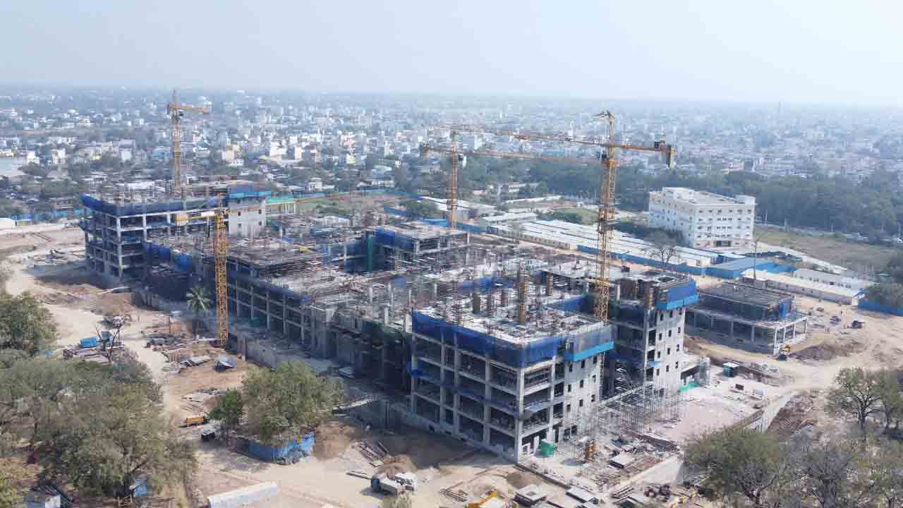 వరంగల్‌లో వడివడిగా దవాఖాన పనులు