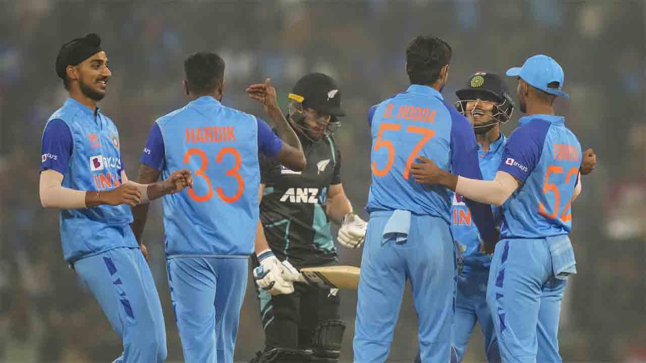 IND vs NZ | విజృంభించిన టీమిండియా.. సెంచరీ కూడా చేయలేకపోయిన కివీస్