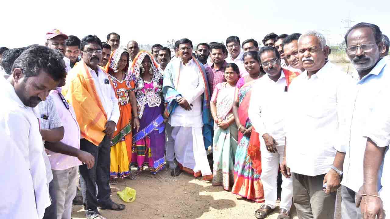 మౌళిక వసతులు, సాగునీటి కల్పనతో గ్రామాలకు చేరుకుంటున్న ప్రజలు:మంత్రి నిరంజన్‌రెడ్డి