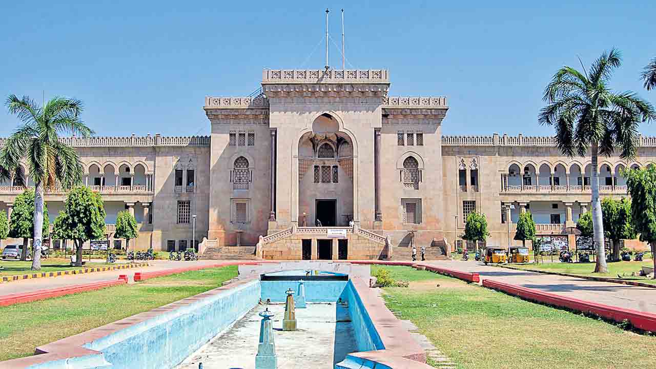 వర్సిటీ పోస్టుల భర్తీకి అడ్డెవరు?