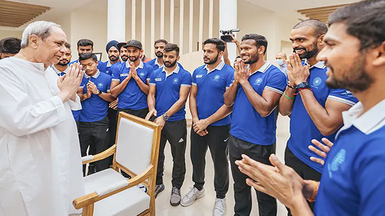 హాకీ వ‌ర‌ల్డ్‌క‌ప్ గెలిస్తే.. ఒక్కొక్క ప్లేయ‌ర్‌కు కోటి ఇస్తా: న‌వీన్ ప‌ట్నాయ‌క్‌