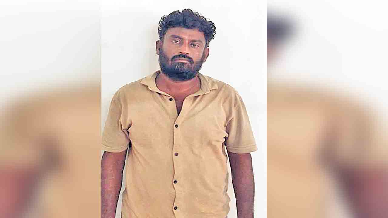 9 కోట్ల రుణం ఇప్పిస్తానంటూ.. 17 లక్షలు స్వాహా