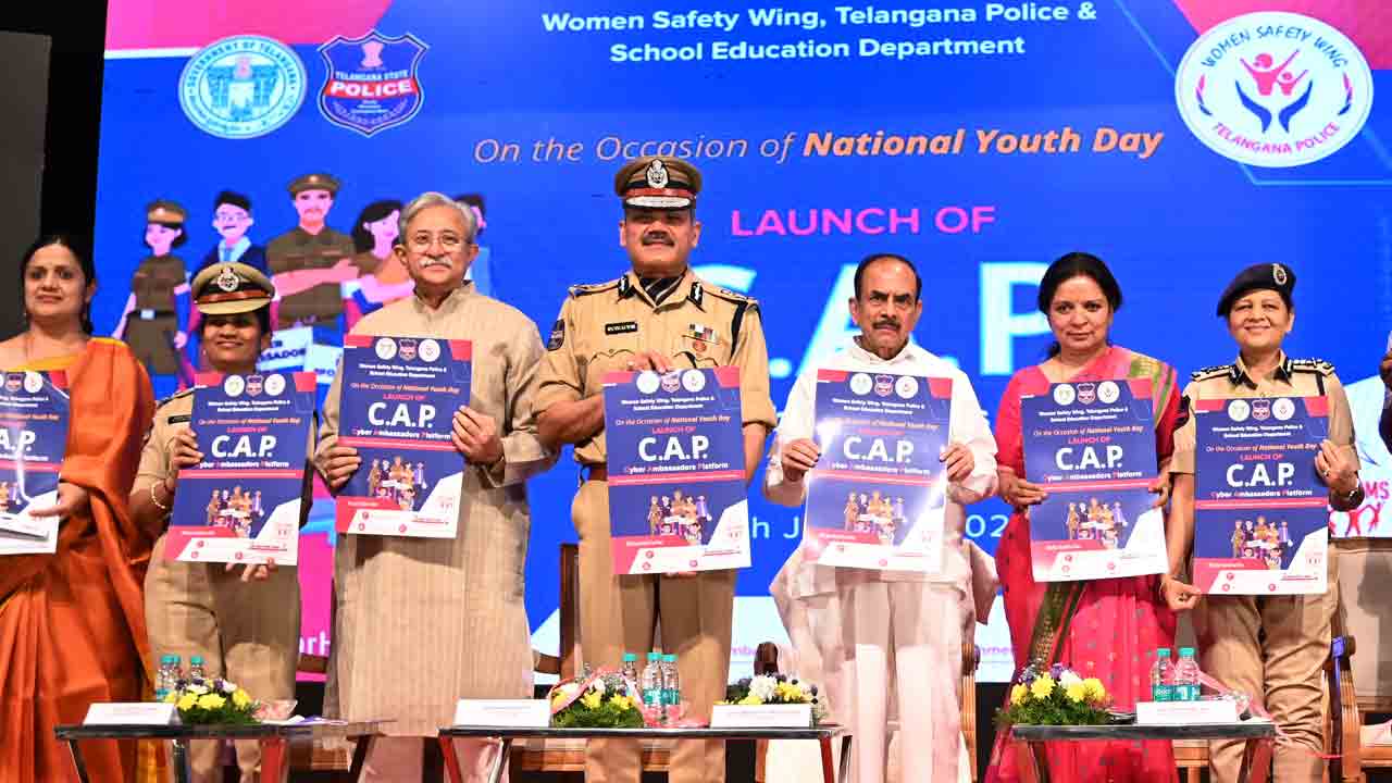 సైబర్‌ నేరాలపై అవగాహనే ఆయుధం