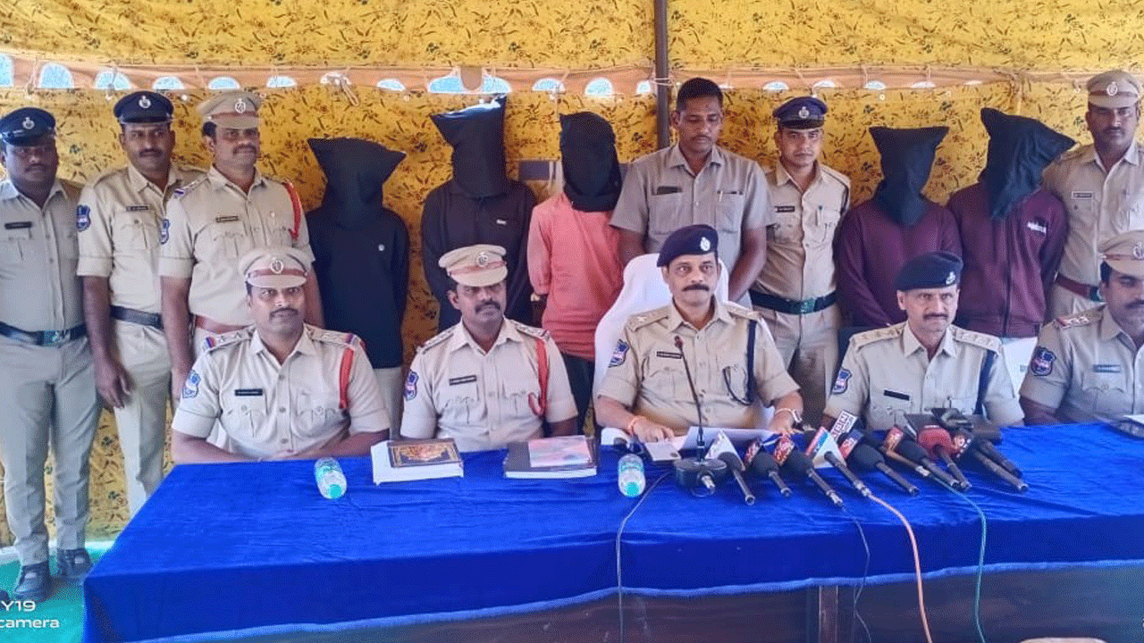 గంజాయి రవాణా చేస్తున్న ఐదుగురి అరెస్ట్‌