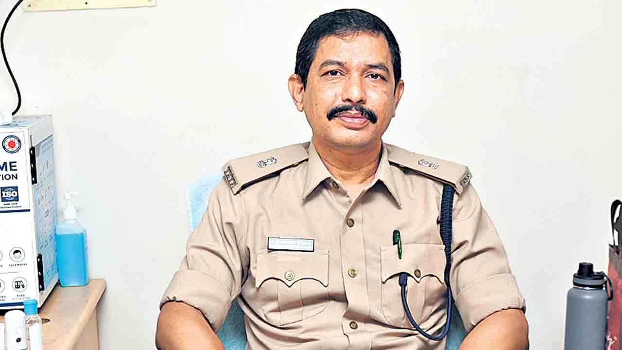 ఫ్యాన్సీ కోసం.. తగ్గేదేలే!