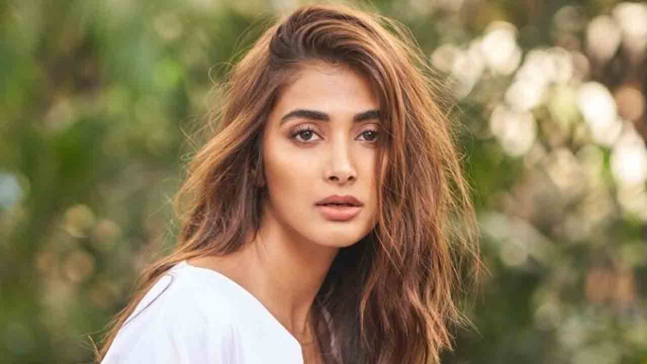 Pooja Hedge | పూజా హెగ్డేను డామినేట్‌ చేస్తున్న శ్రీలీల.. ఈ సారి త్రివిక్రమ్‌ కూడా చేతులెత్తేసాడుగా..!