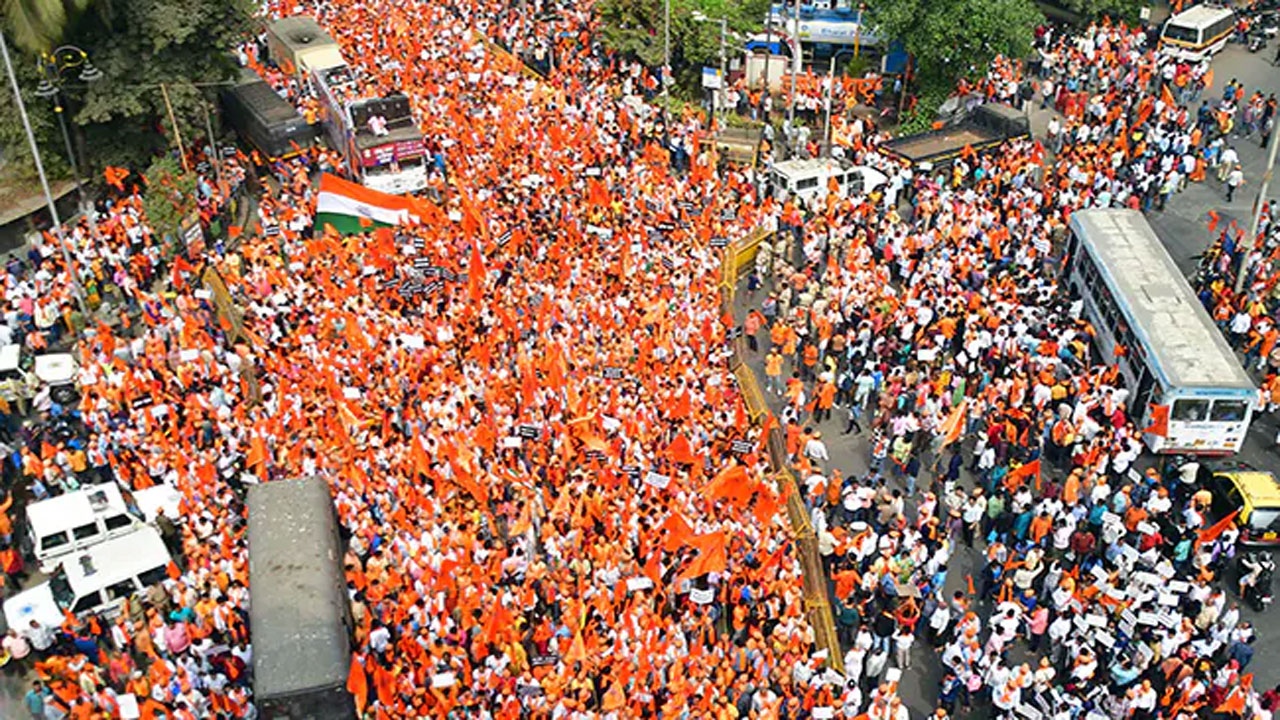 ల‌వ్ జిహాద్‌కు వ్య‌తిరేకంగా ముంబైలో భారీ ప్ర‌ద‌ర్శ‌న‌