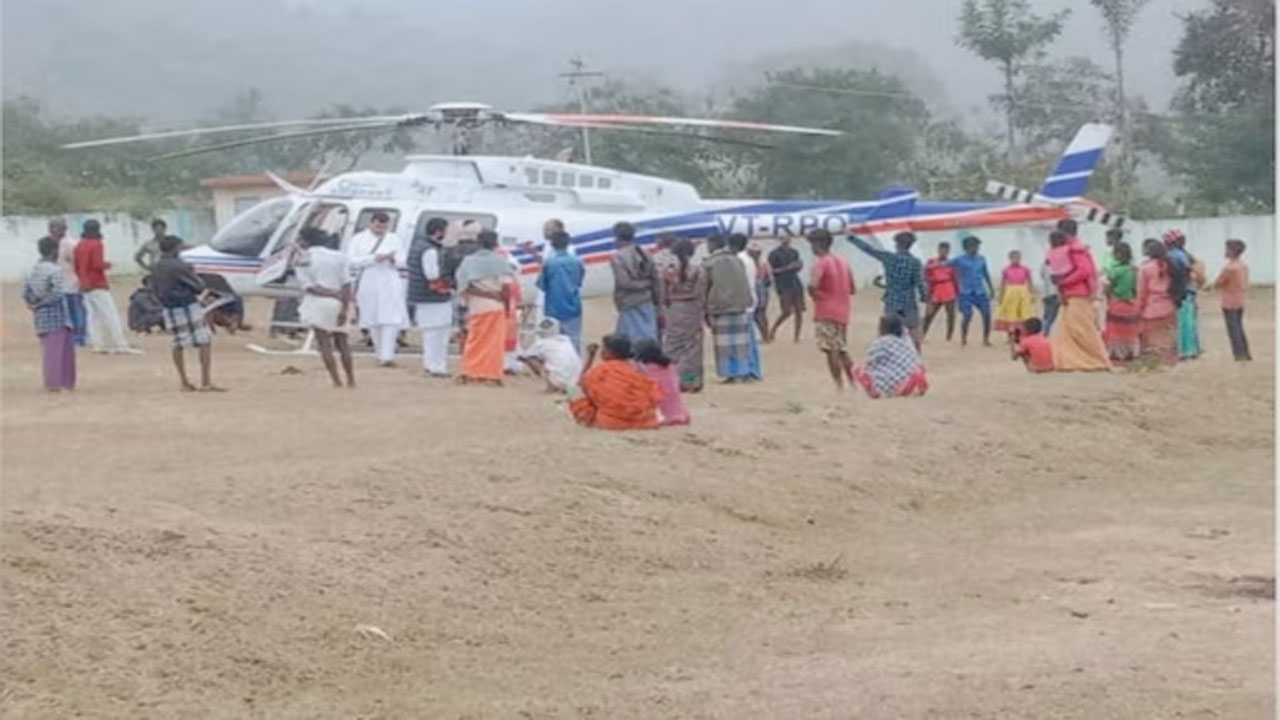 రవిశంకర్ గురూజీ ప్ర‌యాణిస్తున్న హెలికాప్ట‌ర్ ఎమ‌ర్జెన్సీ ల్యాండింగ్‌