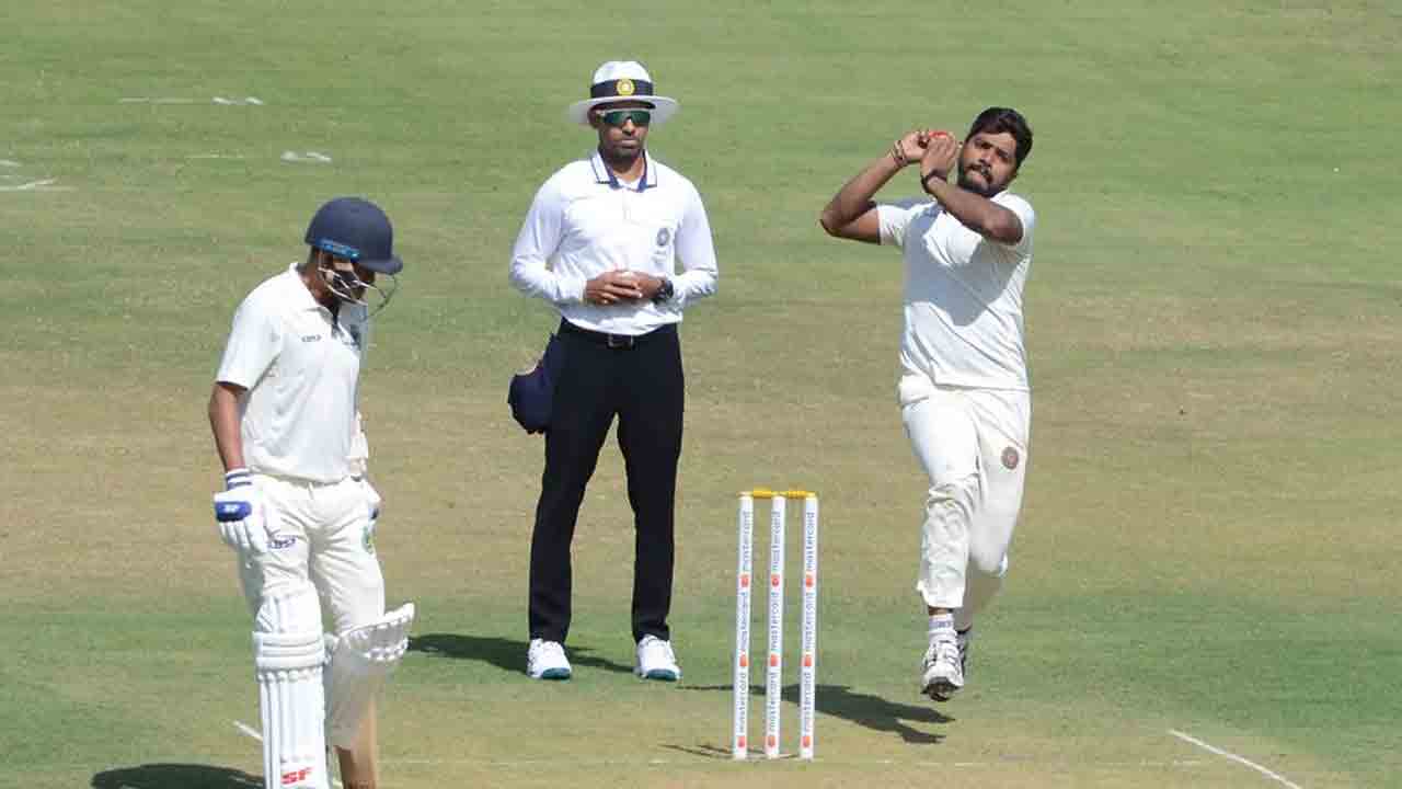 హైదరాబాద్‌తో రంజీ పోరులో ఆంధ్ర ఆధిక్యం