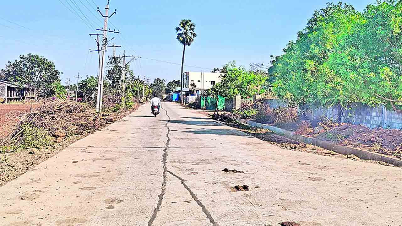 సమస్యలు తీరె.. సౌకర్యాలు పెరిగె..