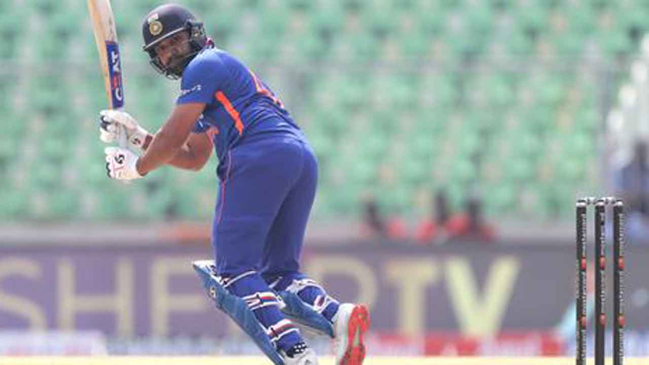 IND vs SL | రోహిత్ అవుట్.. లంక‌కు తొలి వికెట్ అందించిన క‌రుణ‌ర‌త్నే