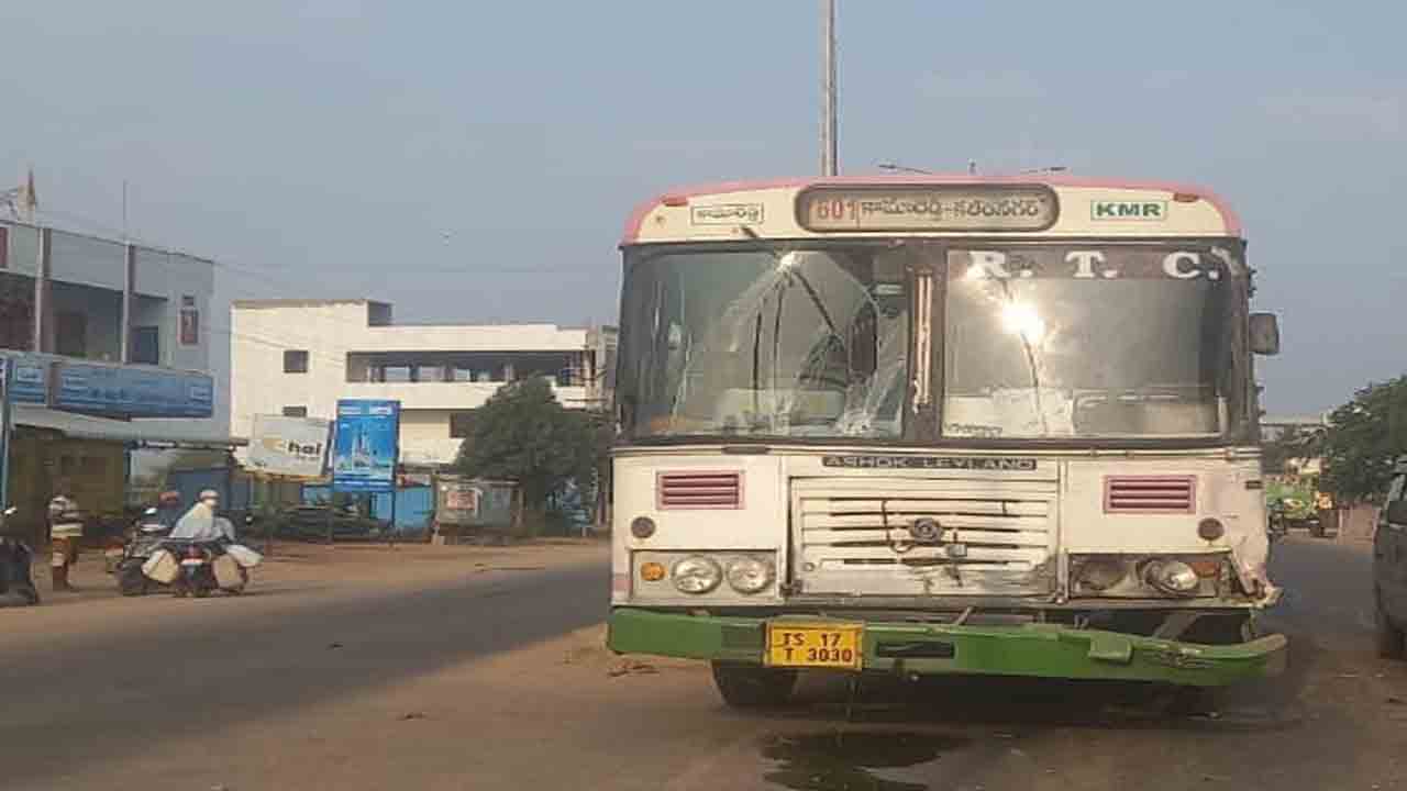 Rajanna Sirisilla | స్కూల్ బ‌స్సును ఢీ కొట్టిన ఆర్టీసీ బ‌స్సు.. ప‌లువురు పిల్ల‌ల‌కు గాయాలు