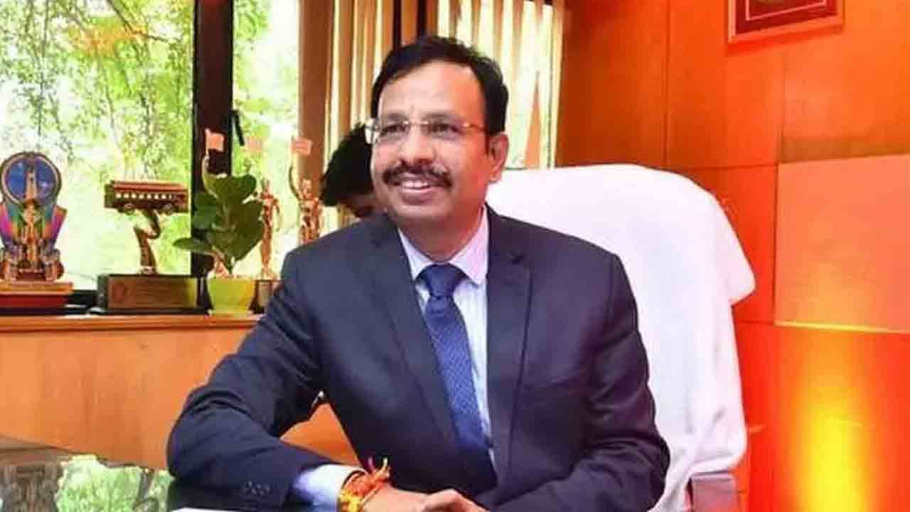 ప్రజలను సురక్షితంగా గమ్యస్థానాలకు చేర్చేందుకు సహకరించాలి : ఆర్టీసీ ఎండీ సజ్జనర్‌