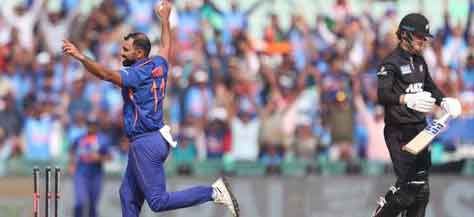 IND vs NZ | చెల‌రేగిన భార‌త బౌల‌ర్లు.. ప‌వ‌ర్ ప్లేలో నాలుగు వికెట్లు కోల్పోయిన కివీస్.. స్కోర్‌..?