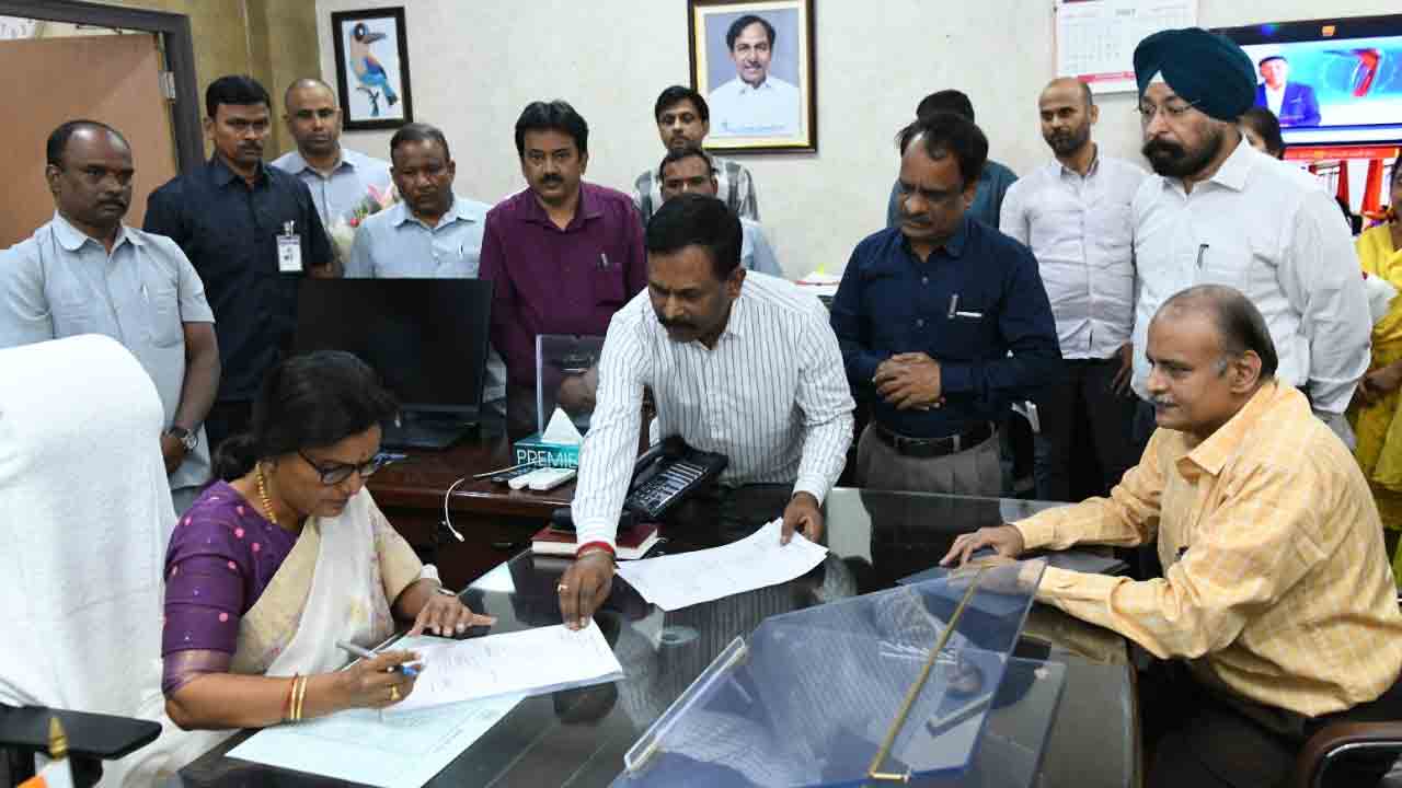 ప్ర‌భుత్వ ప్ర‌ధాన కార్య‌ద‌ర్శిగా బాధ్య‌త‌లు స్వీక‌రించిన శాంతికుమారి