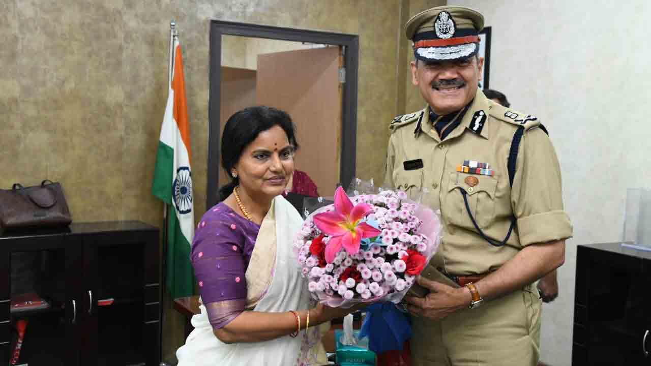 సీఎస్ శాంతికుమారికి అభినంద‌న‌లు తెలిపిన డీజీపీ అంజనీ కుమార్