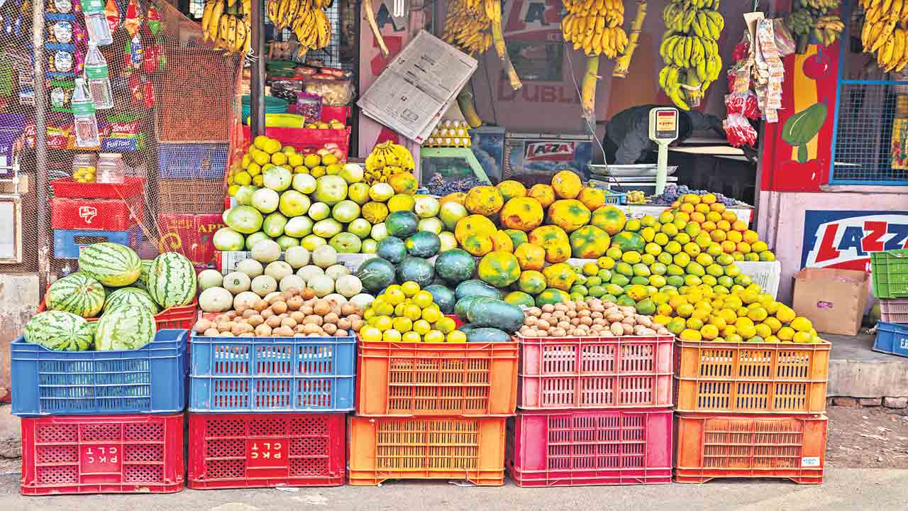 దాస్కున్న పైసలూ అయిపాయె! మండుతున్న ధరలతో పేద, మధ్య తరగతి విలవిల