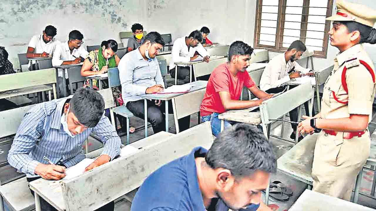 SI Exam | ప్రశాంతంగా ఎస్‌టీసీ ఎస్‌ఐ పీటీవో టెక్నికల్‌ పరీక్ష