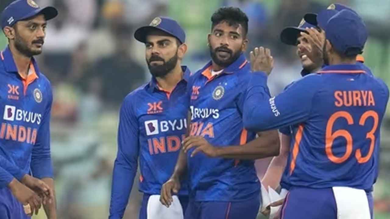 IND vs SL | నాలుగు వికెట్లు తీసి లంక‌ను దెబ్బ కొట్టిన సిరాజ్.. స్కోర్ ఎంతంటే..?