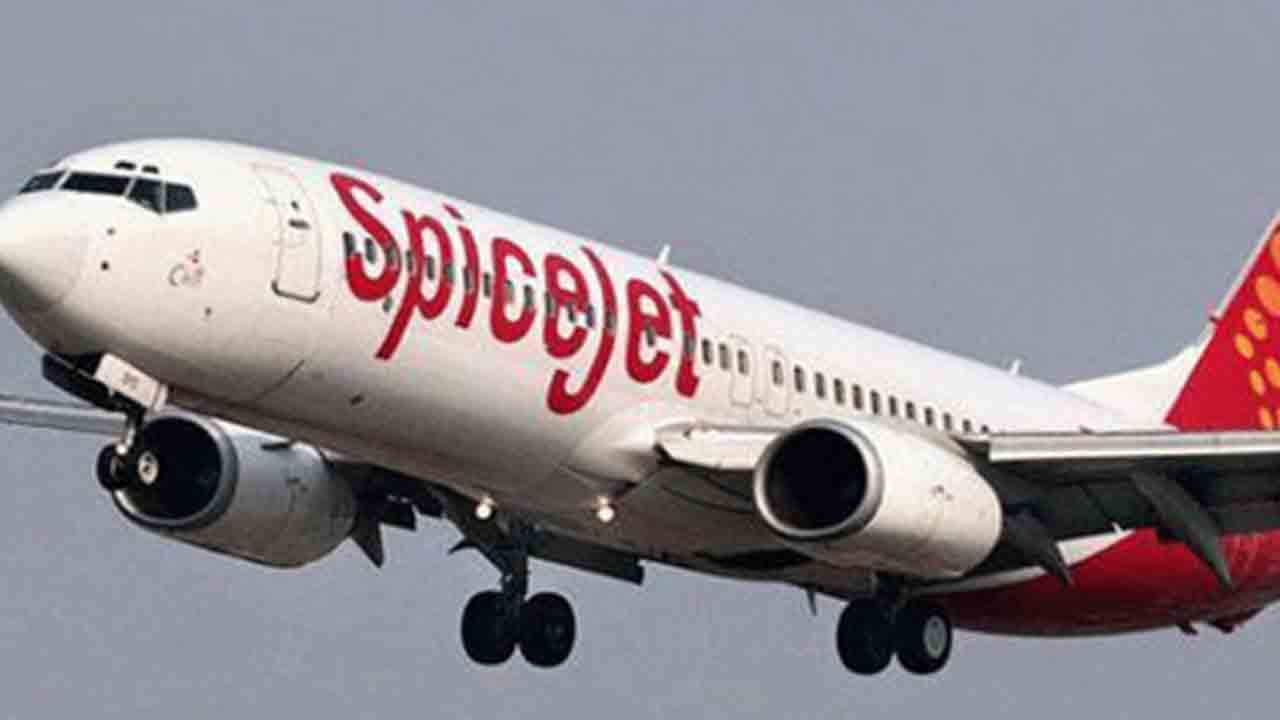 ఫ్లైట్‌లో అనుచిత ప్రవర్తన.. ఇద్దరు ప్రయాణికుల దించివేత