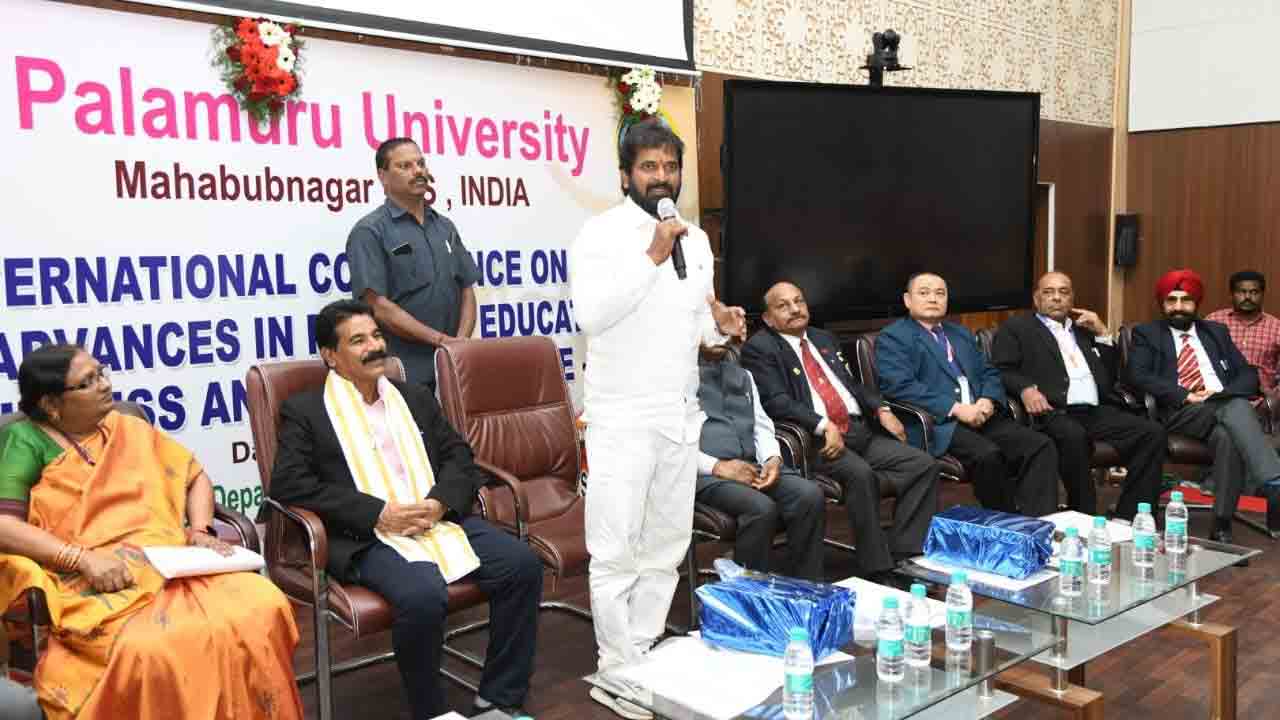 మ‌నిషికి ఫిజిక‌ల్ ఎడ్యుకేష‌న్ చాలా ముఖ్యం : మంత్రి శ్రీనివాస్ గౌడ్