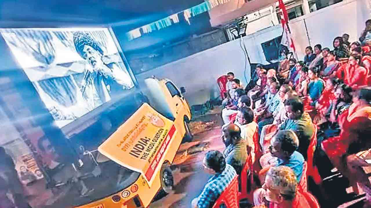 రాజస్థాన్‌లో విద్యార్థుల సస్పెన్షన్‌.. సెంట్రల్‌ వర్సిటీ చర్యలు