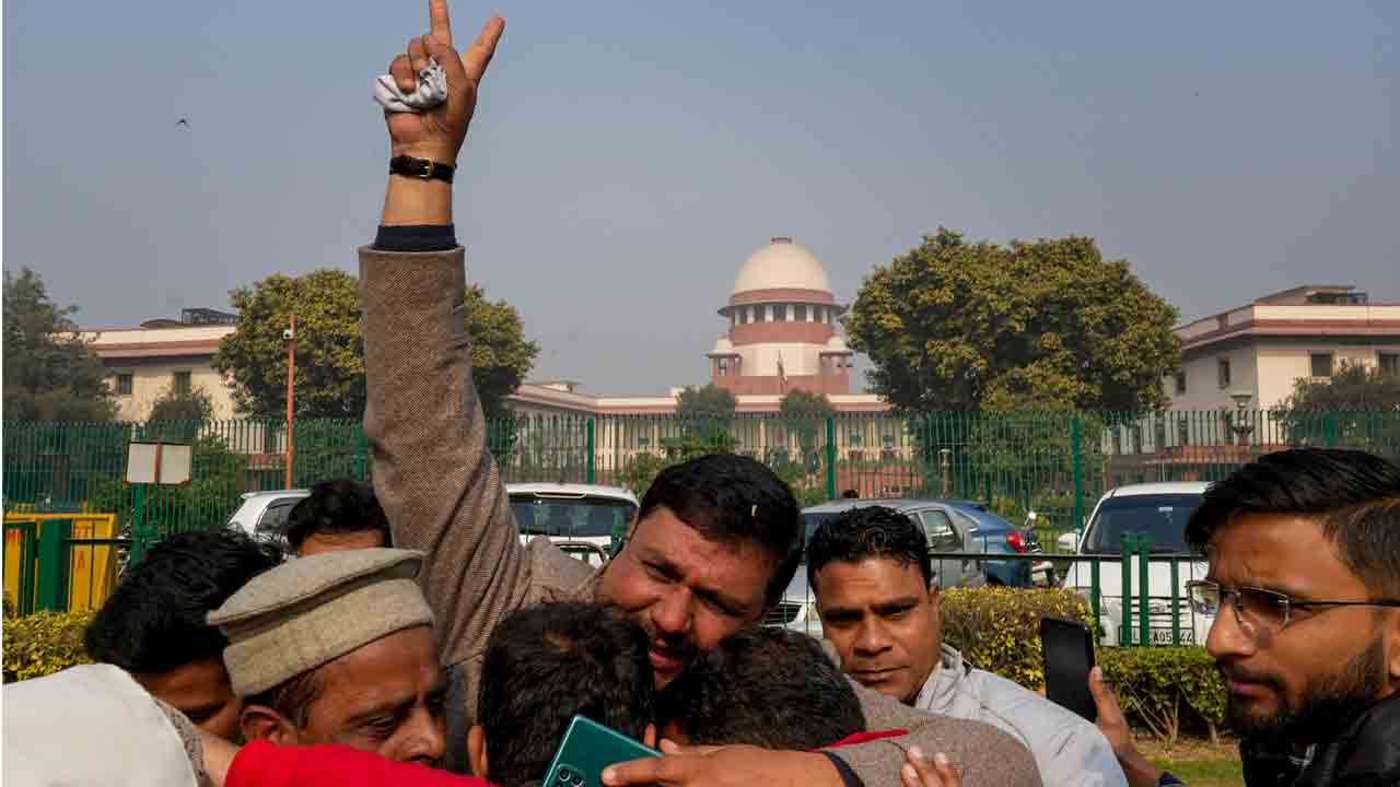 రాత్రికిరాత్రి వెళ్లగొట్టలేం