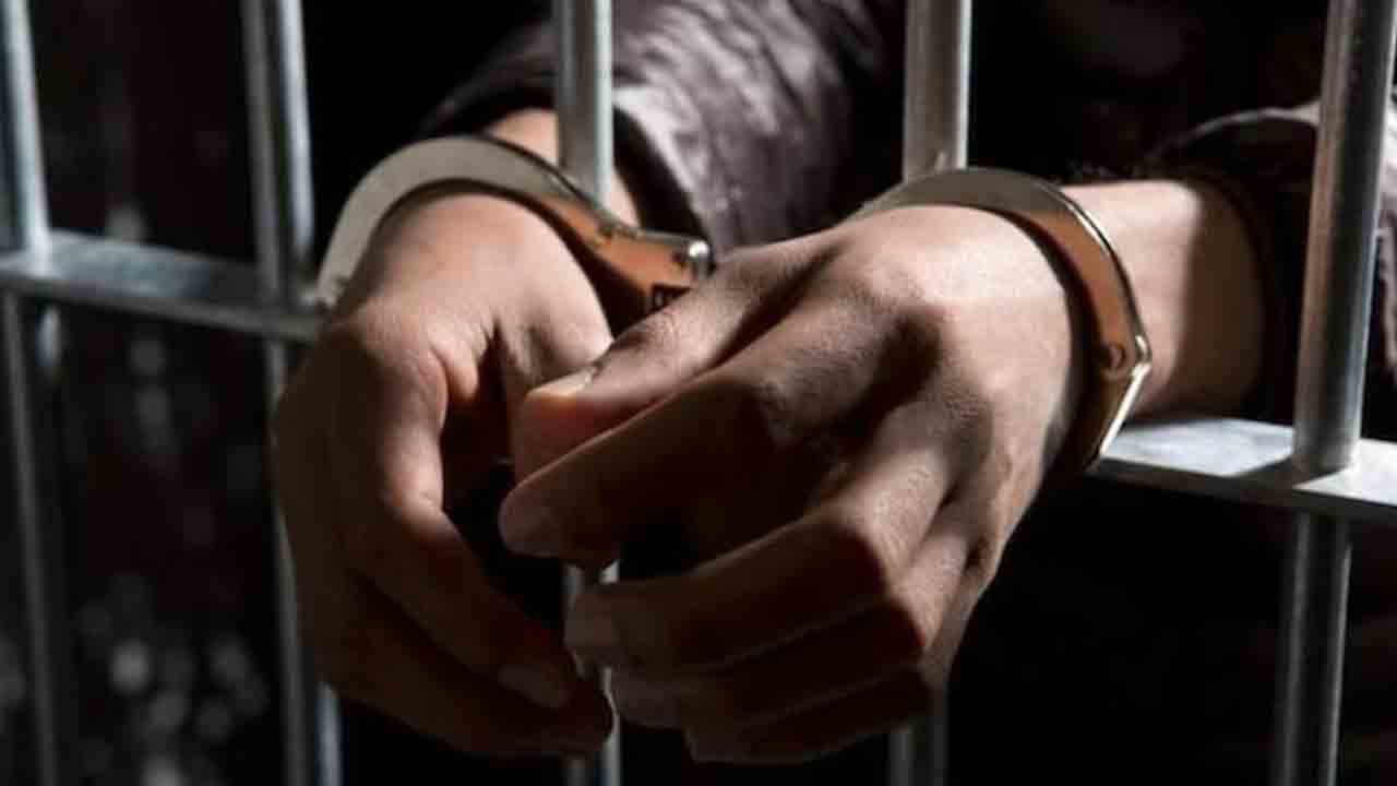 రిపబ్లిక్ డే వేడుక‌లు.. ఇద్ద‌రు అనుమానిత ఉగ్ర‌వాదులు అరెస్ట్