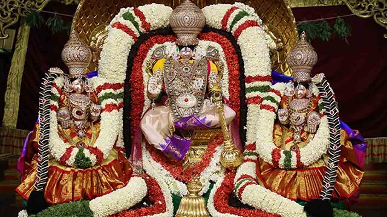 చిన్నశేషవాహనంపై శ్రీ మలయప్ప చిద్విలాసం