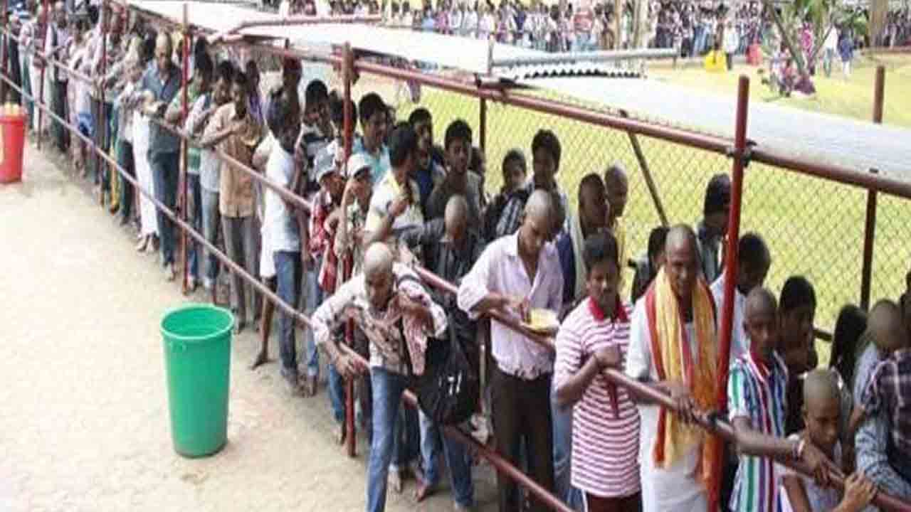 తిరుమలలో సామాన్య భక్తులకు ప్రాధాన్యత.. శ్రీవాణి టికెట్లు పరిమితి