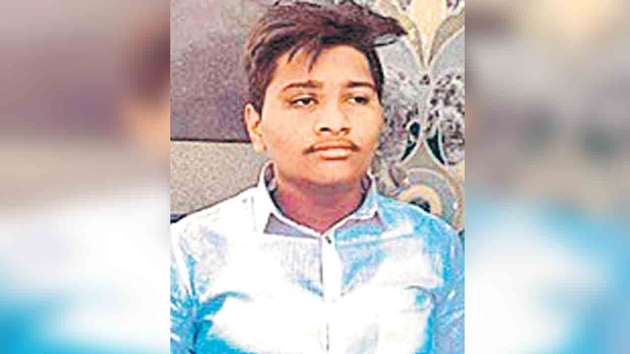 కానరాని లోకానికి వెళ్లినా.. కళ్లెదుటే కనబడతాడని..