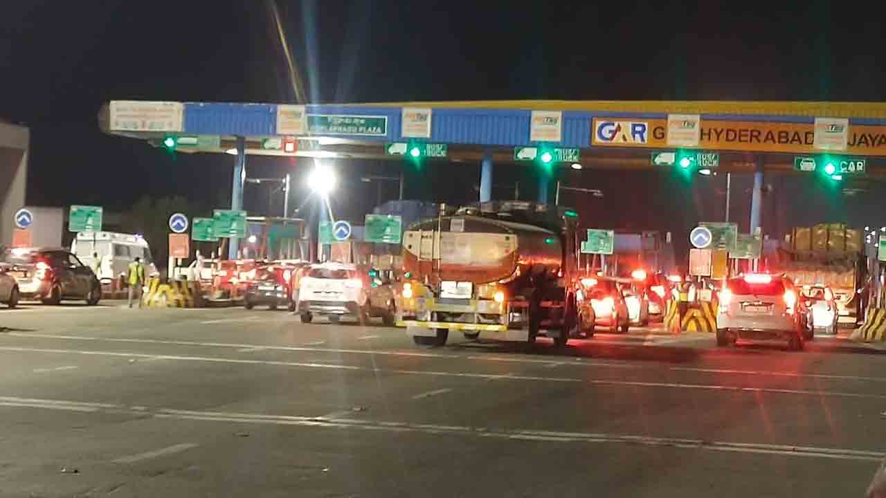 పంతంగి టోల్‌ప్లాజా వద్ద 10 కౌంటర్లు ఓపెన్‌