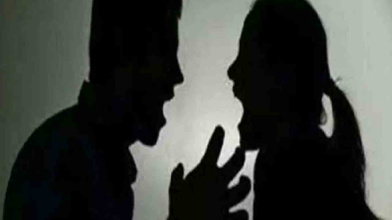 ఇంటికి ర‌మ్మ‌నందుకు భ‌ర్త నాలుక కొరికేసిన భార్య‌..