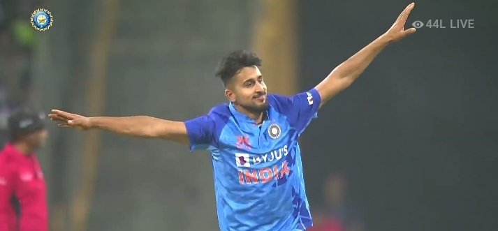 IND vs SL |  ఉమ్రాన్ బౌలింగ్‌లో రాజ‌ప‌క్సే బౌల్డ్.. రెండు వికెట్లు కోల్పోయిన శ్రీ‌లంక‌