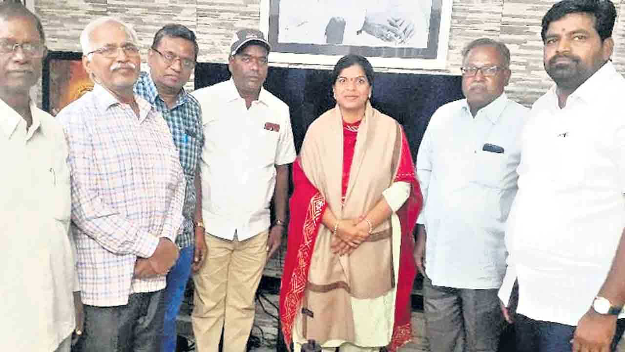 సమస్యల పరిష్కారానికి కృషి : కార్పొరేటర్‌