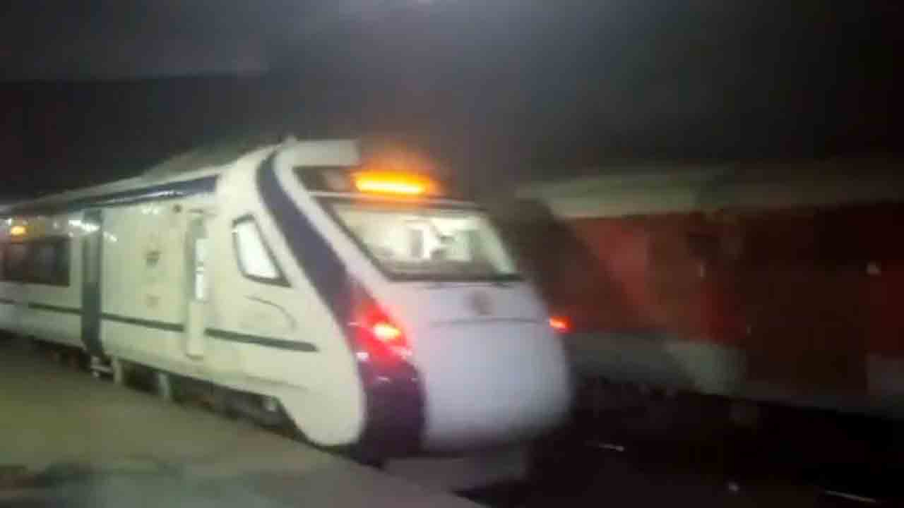 ‘వందే భారత్‌’ ట్రయల్‌ రన్‌ సక్సెస్‌