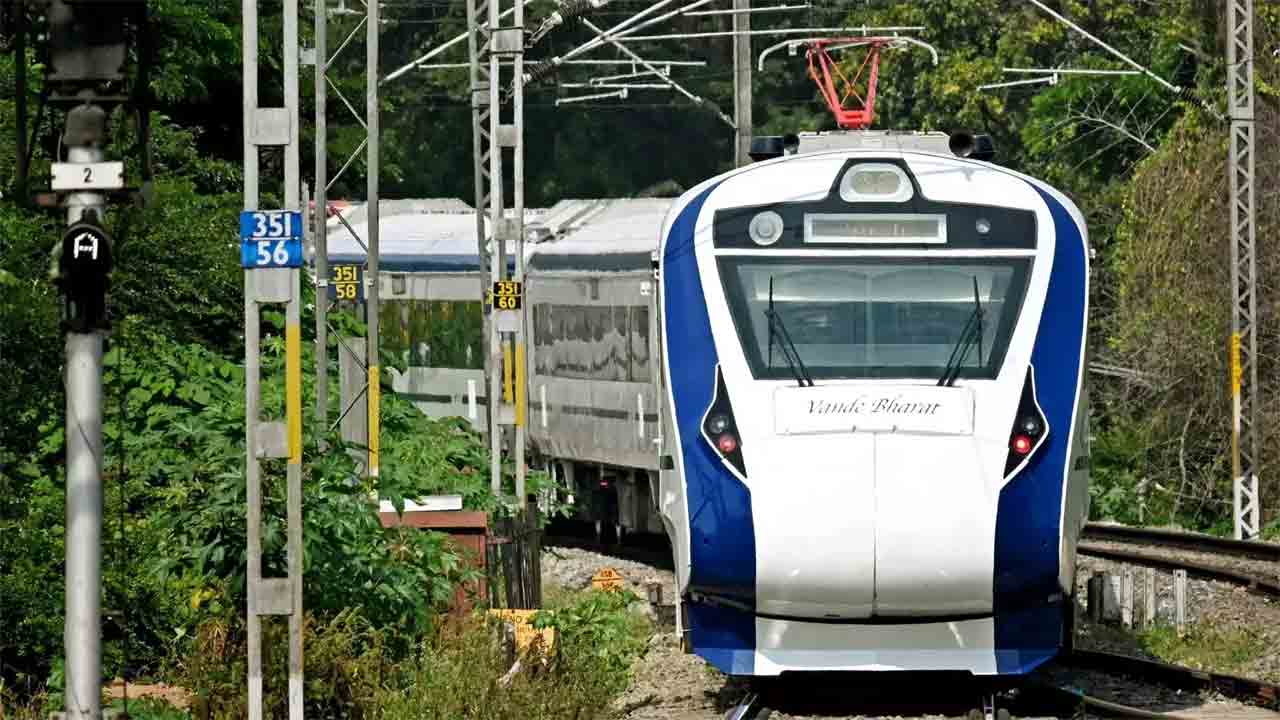 రైల్వేకు రూ.2.4 లక్షల కోట్ల నిధులు.. 9 రెట్లు అధికమన్న సీతారామన్‌