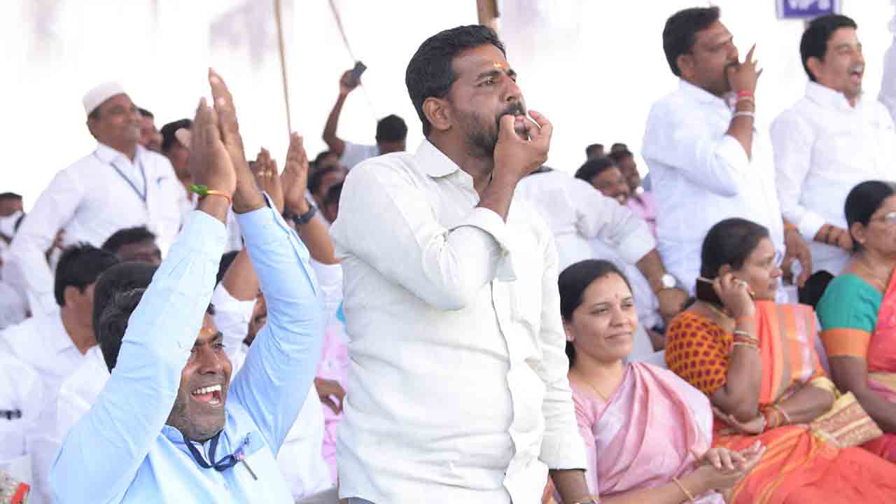 సీఎం మానుకోట టూర్‌ సక్సెస్‌