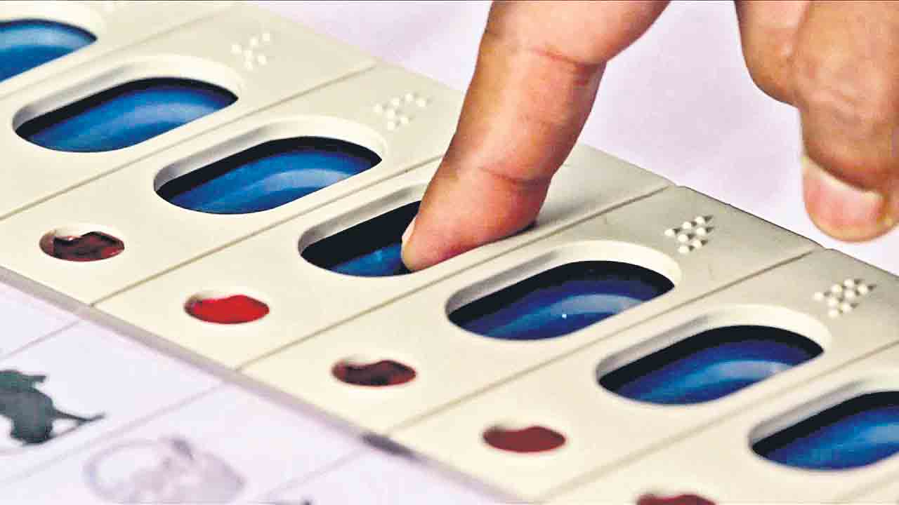 రిమోట్‌ ఓటింగ్‌ వద్దు.. ఇప్పుడెందుకని ఈసీని నిలదీసిన ప్రతిపక్షాలు