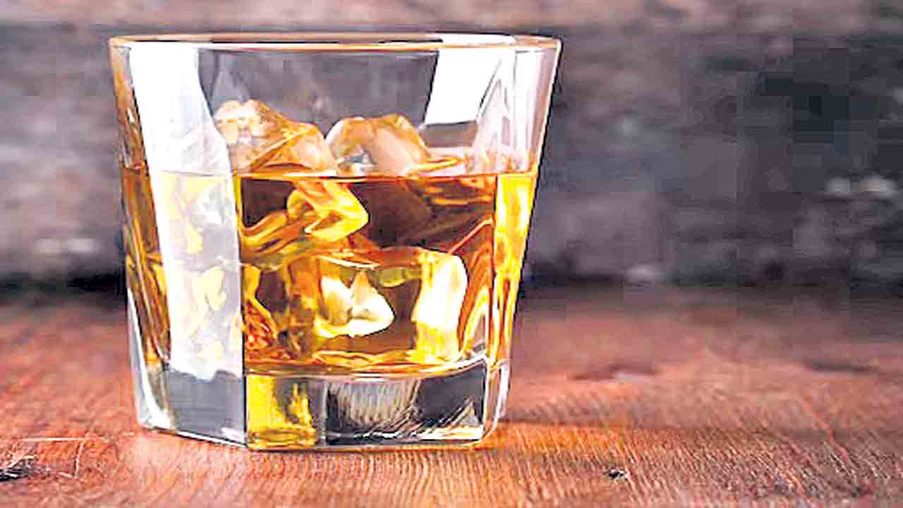 మద్యం వినియోగం స్వల్పమైనా హానికరమే