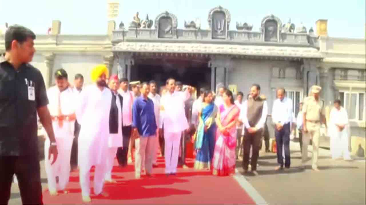 యాదాద్రీశుడిని దర్శించుకుని తరించిన జాతీయ నేతలు