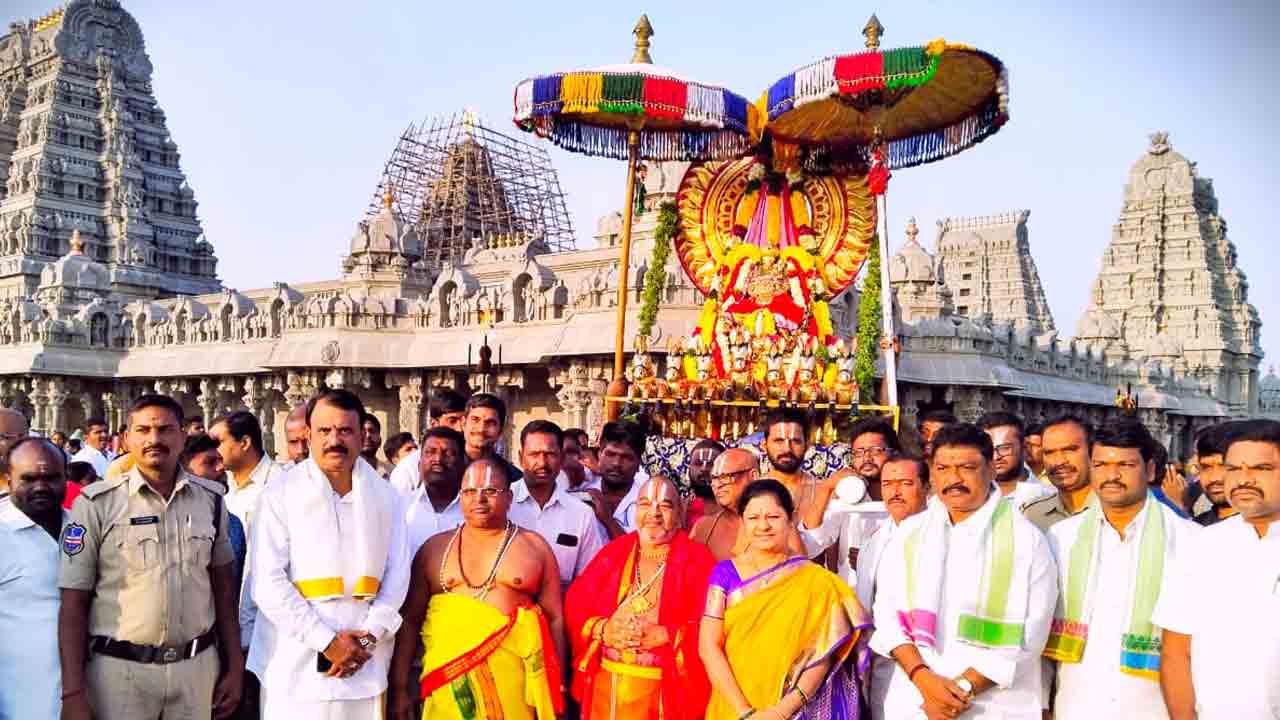 యాదాద్రిలో వైభవంగా రథసప్తమి వేడుకలు.. సూర్యప్రభ వాహనంపై శ్రీవారి దర్శనం