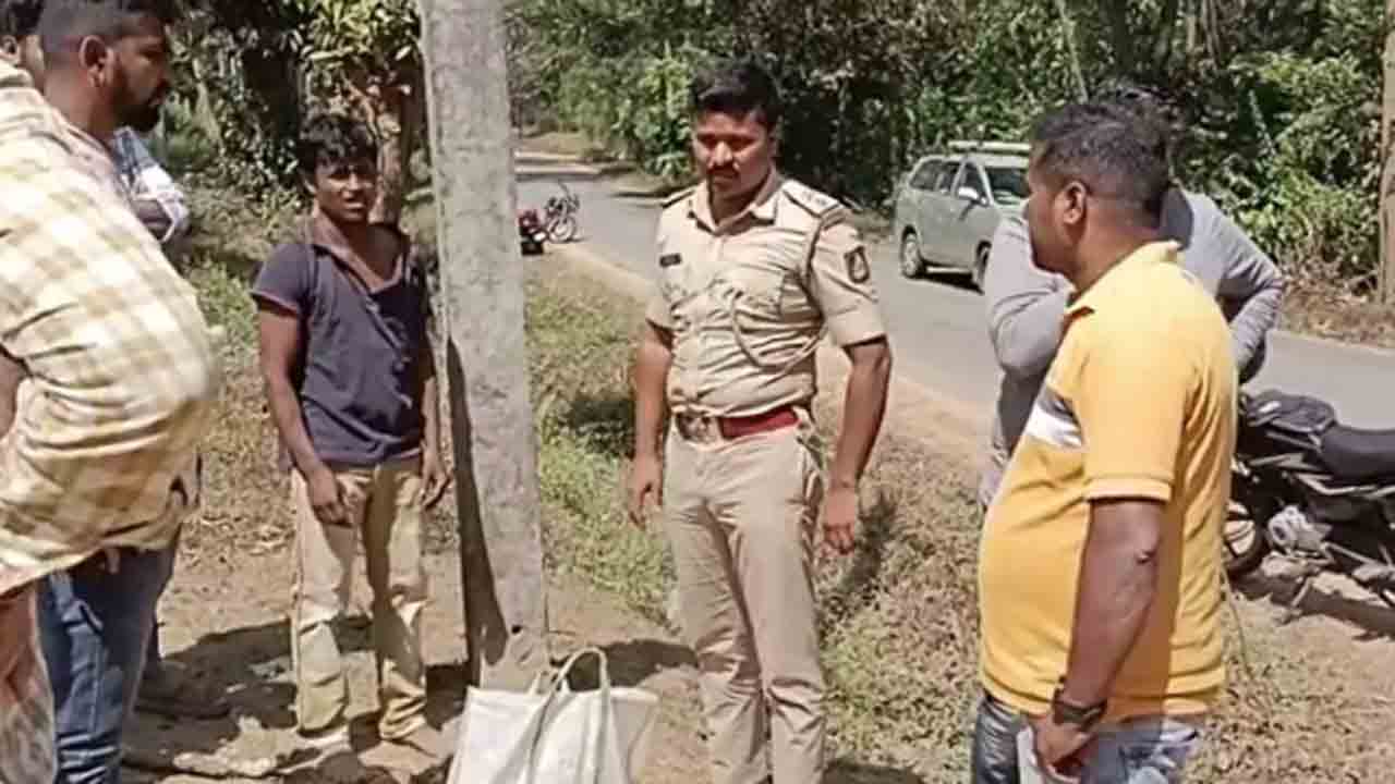 అస్సాం యువకుడ్ని స్తంభానికి కట్టేసి కొట్టిన బజరంగ్‌ దళ్‌ సభ్యులు