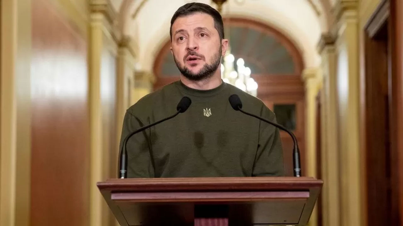 సుదీర్ఘ డ్రోన్ల దాడికి ర‌ష్యా ప్లానేసింది : జెలెన్‌స్కీ