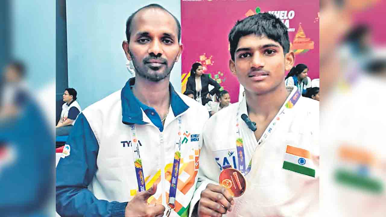 లక్ష్మణ్‌కు స్వర్ణం