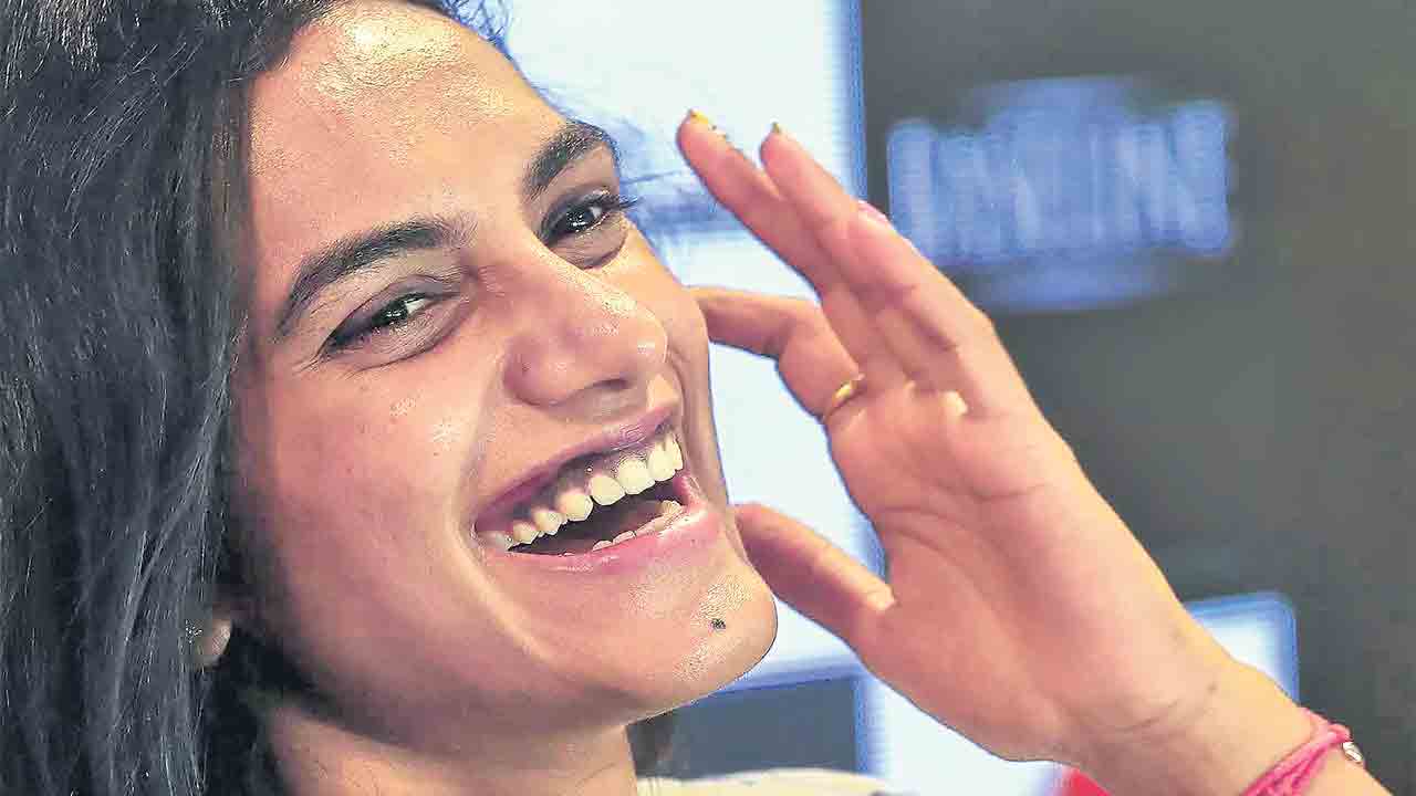 తొలిచూపు.. తన వైపే.. మనసు బయటపెట్టిన పీవీ సింధు