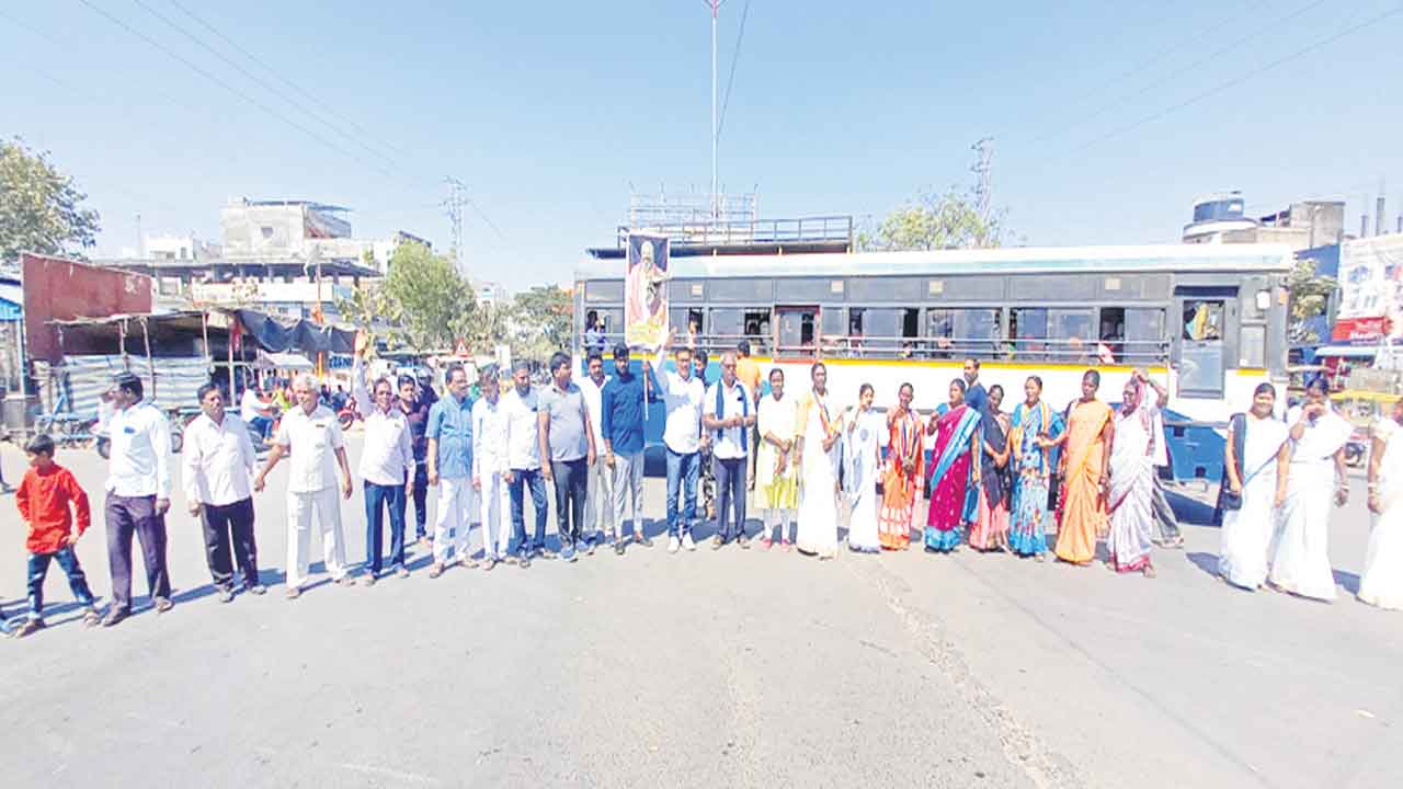 హమారా ప్రసాద్‌పై చర్యలు తీసుకోవాలి